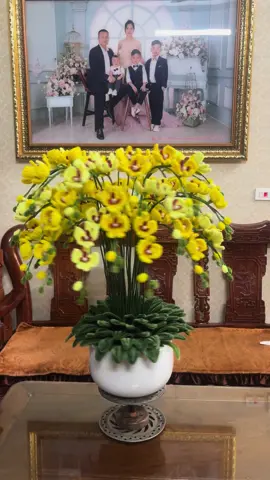 Hoa lan hồ điệp làm bằng kẽm nhung màu vàng… #ShopmeMin1993 #huonghuong1993 #kemnhunglamhoa #hoalanhodieptukemnhung #xuhuong 