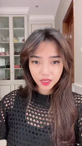 lau kalian punya masalah di kemerahan atau mata panda bisa banget pakai concealer yang hijau dan orange-nya Saniye, dan yang paling penting SANIYE ini sudah BPOM ya gais jadi pasti aman untuk dipakai. Kalau ada yang udah pernah cobain boleh komen-komen review nya yaa😉 #SaniyeCosmetics #CantikDenganSaniye #BeautyFromWithin 