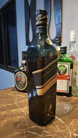 #johnniewalker #doubleblack #whisky #binomiodeorodeamerica #locamenteenamorado #vallenato #colombianos #juevesito #house #relajado #viral 