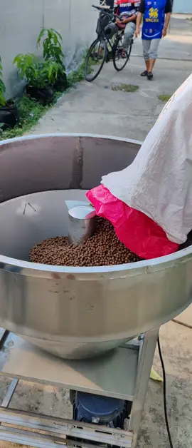 ถังผสม แสตนเลส สำหรับคลุกส่วนผสมให้เข้ากัน สำหรับผสมส่วนผสมต่าง ๆ เข้าด้วยกัน ผลิตจากแสตนเลสทั้งตัว สามารถทำความสะอาดได้ ใบผสมจะเป็นแบบเกลียว ไม่ใช่ใบตี สนใจสอบถามกันได้นะคะ สินค้าคุณภาพจากเกษตรพลัส #ถัง #ถังผสม #อาหาร #ปุ๋ย #ยา #อาหารสัตว์ #เม็ดไม่แตก #คลุกอาหารทั่วถึง #ล้างได้ #พร้อมใช้งาน #จัดส่งทั่วประเทศ #โม่อาหาร #ผสม #คลุก #แสตนเลส #รับประกัน #วิตามิน