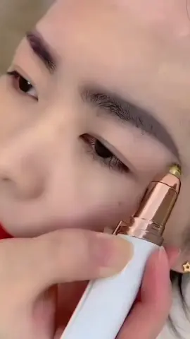 With this electric eyebrow trimmer,you can easily trim your eyebrows#fyp #foryou #fypシ #goodthing #tiktok 