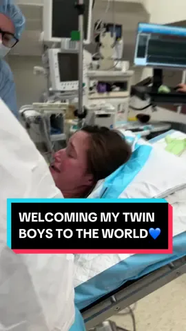 Welcome to the world my sweet boys💙💙 #naturaltwinbirth #twinbabies #birthvideo 