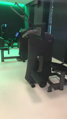 Hoe fit ben jij ?  Maak nu een afspraak bij een van onse trainers  #foryou #njoyfitnessdenhaag #njoy #Fitness #denhaag #viral #foryoupageofficiall #trending #GymTok #fypシ #trend #workoutmotivation #egym #ChicasMalas 