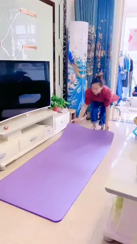 I really didn't expect to be able to buy this anti slip thickened yoga mat on this shelf. I have one at home, which is very convenient for exercising, doing aerobics, and practicing yoga. It can also be used as a cushion to sit on#yogamat #goodproductsrecommendation #foryou #tiktok #fyp 