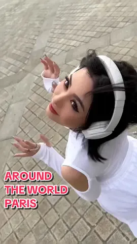 Pada ga percaya coba ini di Musée du Louvre katanya aing di Bekasi 😒 aing balikin juga ni pyramidnya #aroundtheworld #GayaDiTiktok #TikTokFashion #2024 #louvre #paris 