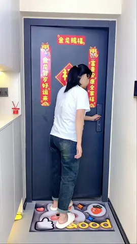 Mùa Đông trời lạnh, khách đến nhà không cần tháo giày, mang bọc giày này vô vừa sạch sẽ mà vẫn giữ ấm chân! #bocgiaydungmotlan #giadungphongkhach #tienich #thietthuc #jizonguyen 