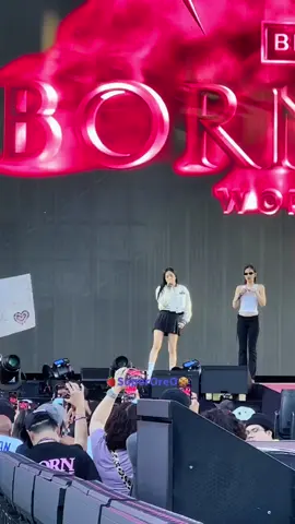 Ready For Love is really springing up onstage 😭#jisoo #blackpink #ajww27 