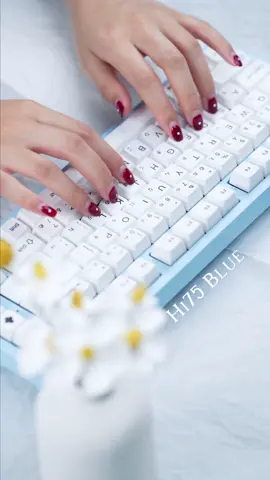 Gorgeous ASMR! #epomaker #epomakerkeyboard #techtok #keebtok #switches #mechanicalkeyboard #customkeyboard #newyear #happynewyear #keyboard #aesthetic #openbox #ASMR #typing #typingasmr #typingsound