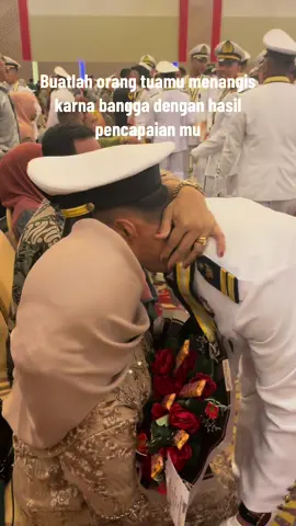 Tidak ada yang lebih hebat selain membanggakan kedua orang tua#CapCut#fyp#pelautindonesia 