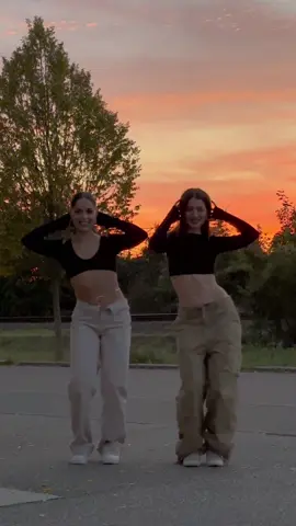 can I get your number girl?🌙 #fyp #dancers #germandancers #girls #tübingen #dancechallenge 
