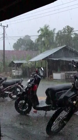 jika datang sebagai pelangi lebih baik jagn,karna disini lagi hujan petir 🤕😂#laguaceh #musikaceh #katakataaceh✨ #kecamatanpantonreu #acehbarat 