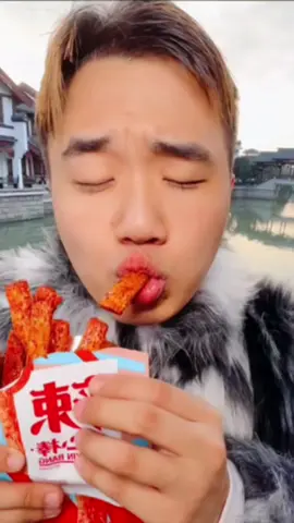 Cô Gái Nhiều Chuyện Nên Mất Không Mấy Gói Que Cay! #anvat #doanvat #mukbang #amthuctiktok #mukbangvideo #asmr 