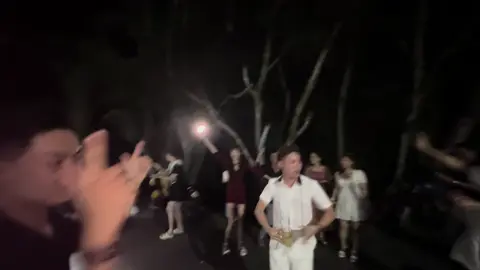 Đố mọi người thấy e mặc đồ màu gì ☺️