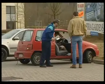caméra cachée, François l embrouille, le vendeur de voitures, je ne savais pas qu il n' y avait pas de moteur 😅⏯️🔊