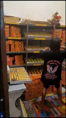 #fypberandaviralkan #digas #spikoesurabaya #oleholehkhassurabaya #oleholehkhassurabaya #kulinersurabaya #asmaraspikoe #bikincandu #fypシ #flydongggggg #ikuiku# bisa check out keranjang kuning dan seluruh Indonesia boger real ownernya asmara spikoe 