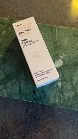 Lite nytt för mig✨ #indybeauty #thereslindgren #beauty #beautytiktok #vegan #serum #intensehydratingserum #beautytalk #skönhet #hudvård #skincare #foryou #fördig @INDY BEAUTY @indybeautyofficial 