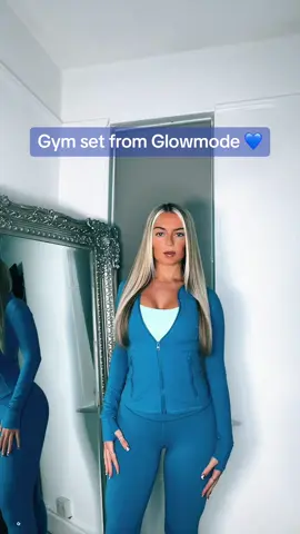 Gym set from @Glowmode AD I’m wearing the colour Wander Blue 💙 The gym set is so stretchy and great quality 🫶🏻