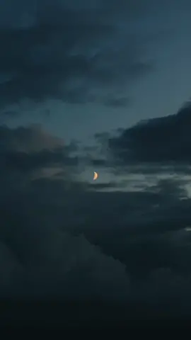 my love🌙 the moon for a minute straight