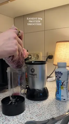 JUST ADD BERRIES TO YOUR BOTTELED PROTEIN SHAKE 🍓🫐 I love the vanilla fairlife protein shake, but I often blend it with frozen berries and its the easiest way to add a little extra flavor. #proteinshake #proteinsmoothie #30gprotein #fairlifeprotein 