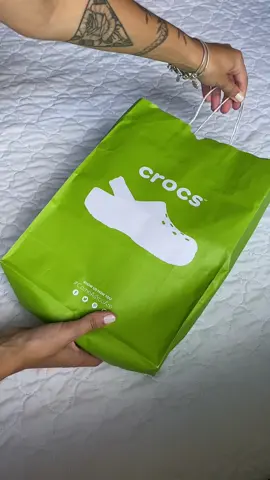 tava sonhandooo c esse 🤙🏽🖤✔️ #crocs #foryoupage #unboxing 