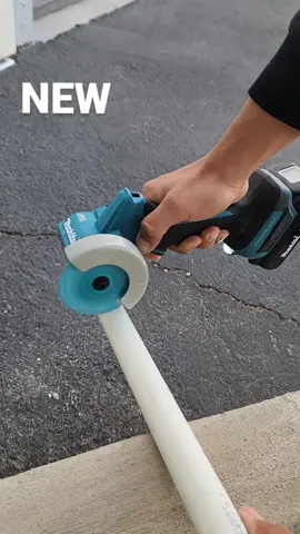 The new Makita 18v LXT 3' cut-off tool (XCM01Z) comes with a continuos rim diamond blade for ceramic and porcelain cutting and carbide and INOX cut-off wheels. Plus a dust collection cover attachment. #toolup #makita #makitatools #cutofftool #pvc #contractor #tradesmen #bluecollar #powertools