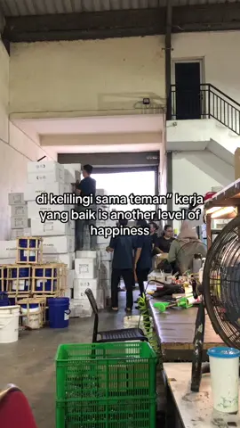 kerja ituu capee, makanya kalo kamu dipertemukan dengan teman” yang baikk kamu beruntunggg!