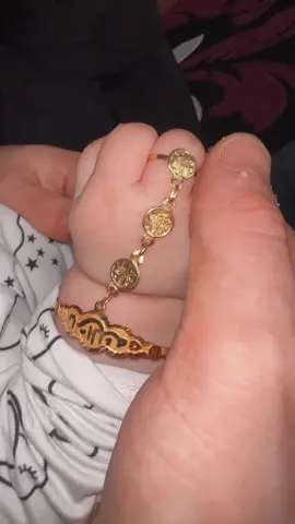If she wore gold bracelets as a baby, you need to be able to keep up with her princess treatment as an adult 🤭🧚🏻‍♀️🌸🩷👸🏻 #babygirl #6months #babiesoftiktok #babymama ✨