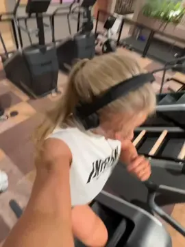 pedal to the medal, CRANK IT BABY🤘🏼💀✨🤠 #stairmaster #intervalsprints #cardio #gymgirl