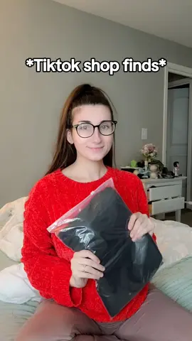 Click the button attached to the video in yellow, it'll take you directly to the tiktok shop if you're interested! ❤️ (Being 6 months pregnant, nothing seems to fit right anymore. I ordered a medium, because I'm usually a small, and it fit really well!)  #tiktokshop #product #products #finds 