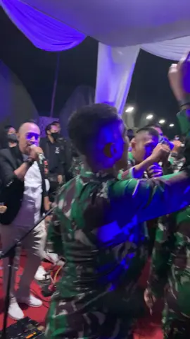 Aku kaget ndelok status mu jalan barengan🙈🤣🤪 #fyp #fypシ #tniindonesia🇮🇩 #tni 