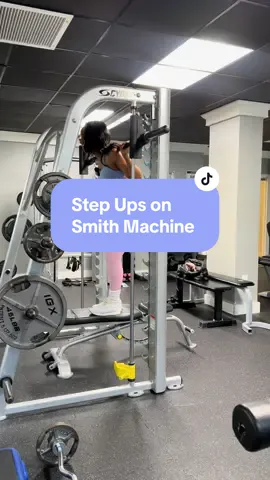 Step Ups on Smith Machine #stepup #glutesworkout #glutes #smithmachineworkouts 