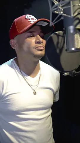 Un adelanto de mi nueva versión de #atrapadoendosamores que ya pueden pedir en @Radiomar . Atentos al lanzamiento del videoclip 😎