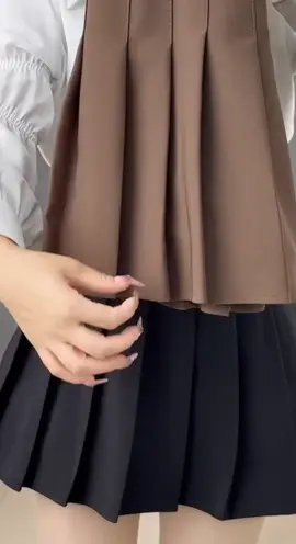 Chân váy xếp ly ngắn ,chân váy tenis vải 2 biên không túi co giãn.chất vải mịn dày dặn không nhăn, không sù chất đẹp dễ phối đồ mặc được 4 mùa #lenxuhuong #trending #tiktokshop #thoitrangnu #chanvay #chanvayxinh #chanvayxeplyngan #chanvayxeply #suhuongtiktok 