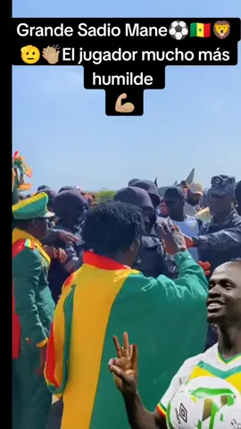 #Sadio Mane 🇸🇳🦁⚽👏🏼🫡 Estuvo presente en su pueblo natal Bambali  inauguro la cancha q ISO construir sos grande Sadio #respect 