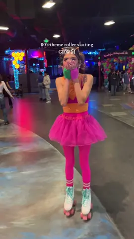 In my 80’s era tonight 📻🎶 #80s ##80rollerskate #rollerskate #80soutfit #80ootd #fridaynight 