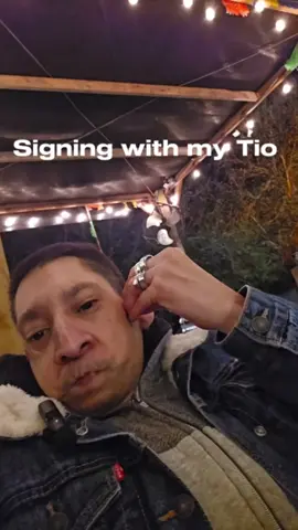 #signlanguage #deaf#deaftiktok #humor #standingonbusiness💯 #puro956cuh #funny #LearnOnTikTok #capcut #extra #bts @Anais y Jolie 