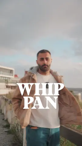 O famoso “whip pan” … … é quando a câmera faz um movimento rápido para a esquerda ou direita, criando faixas de desfoque de movimento e dando à cena a aparência de ter sido filmada numa só take. . . . #FilmCraftMastery #CinematicEducation #DirectorsCraft #VideoProductionTips #filmmakingtutorials