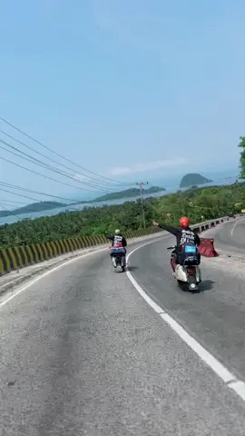 From jogja with Vespa - Road to Aceh Sabang 0 Km. View Jalan lampung selatan asyik 🙌🏻🙌🏻 #vespa #adavespaadacerita #gilabahagiavespa #roadtoaceh 