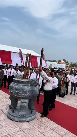 Cựu thủ tướng Nguyễn Tấn Dũng và Đại Tướng Lê Hồng Anh Dự  Lễ Khánh Thành Khu Chứng Tích Chiến Tranh Rừng Tràm Bang Biện Phú và Đền Thờ Anh Hùng Liệt Sĩ Người Có Công . Huyện Vĩnh Thuận Kiên Giang #đìnhnguyễntrungtrựctprachgiakiengiang #múalânsưrồng #lân_sư_rồng_niềm_đam_mê_bất_tận #lânsưrồng #lân_sư_rồng #liondance #xuhuongtiktok #xuhuong2023 #fyp 