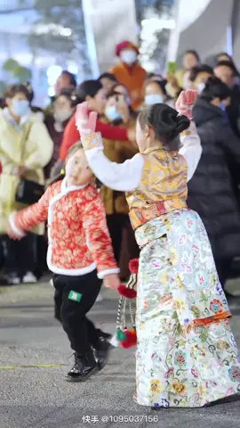 Latest Tibetan dance Gorshey #tibetan #fyp #tibetansong #བོད་གཞས་སྙན་མོ💜 #tibetansong💕😍 #tibetandress #girls #gorshey #tiktok #dancer #tibet #སྒོར་གཞས་གསར་བ་ #lhakargorshey 