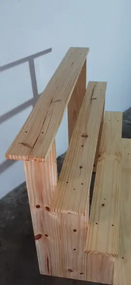 Organizador para plantas Medidas 1.00 x1.30 #arte #artesano #hechoamano #reciclando #muebles #macetas #estantes #panama #madera #handmade #wood #herramientas #diseñodeinteriores #plantas #carpinteria #uruguay🇺🇾 #chile🇨🇱 #argentina🇦🇷 