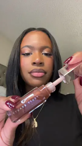 Glossbomb in hot chocolit 🍫 #fentyhotchocolit #neutrallip #blackgirllipcombo #fentybeauty #fyp @Fenty Beauty 