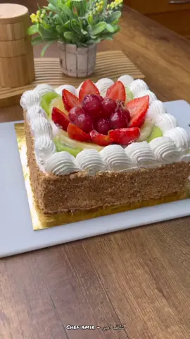 باتيسري صنع منزلي أسهل منها مكانش مع جميع أسرار نجاحها😍 اسهل و اروع تارت خدمتها في ساعة #كيكة_سهلة  #سهل_سريع  #chef_amir  المكونات: جينواز chef amir 4 بيض 4 م.ك سكر 4 م.ك فرينة فانيليا للكريمة: 2 كؤوس بودرة شانتي كاس و ربع حليب بارد 2 علب جبن ريجيم (180 غ ماسكربون) فانيليا للتزيين: فواكه نباج ملاحظات مهمة: مقياس الصينية 35/30 سم مقياس القالب 20/20 سم درجة حرارة الفرن 180 درجة لمدة 12 دقيقة #chef_amir #وصفات_شاف_امير #شعب_الصيني_ماله_حل😂😂 #fy #fyp #وصفات #وصفات_سهله #Recipe #patisserie 
