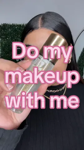 • Easy makeup look 🖤  ⚠️ All the products used👇🏽 • @YSL Beauty  blur primer • @Mari Maria Makeup coverup foundation  • @Anastasia Beverly Hills cream contour  • YSL blamy tint blush • @Linha Bruna Tavares matte and hydrating concealer  • @Karen Bachini contour palette  • @Too Faced cloud crush blush watermelon  • @milkmakeup medium loose powder  • @Charlotte Tilbury powder medium  • @Rare Beauty flaunt baked highlighter  • charlottetilbury setting spray  • @ONE SIZE BEAUTY setting spray • @Benefit Cosmetics precisely my brow pencil 4  • @Patrick Ta Beauty brow glue  • @SHISEIDO lash curler  • @Sephora Collection 24h matte black pencil  • @Fenty Beauty hella thicc mascara  • ABH lip liner malt  • @Kim Chi lip liner vanilla bean  • @Gisou honey lipoil  . #makeuptutorial #makeup #makeupartist #easymakeup #maquiagem #arrumesecomigo #grwm #getreadywithme #maquiagembrasil