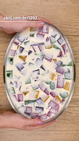 Como Fazer Gelatina Colorida #receitasimples #receitafacil #gelatina #DicasPara2024   INGREDIENTES PREPARO GELATINAS 1 pacote de Gelatina de morango 1 pacote de Gelatina de uva 1 pacote de Gelatina de abacaxi 1 pacote de Gelatina de limão 120 mL de Água fervente (1/2 xícara) 120 mL de Água fria (1/2 xícara) CREME 12 g de Gelatina sem sabor (1 envelope) 75 mL de Água (5 colheres de sopa) 390 g de Leite condensado (1 lata) 200 g de Creme de leite (1 caixinha) 240 mL de Leite (1 xícara)