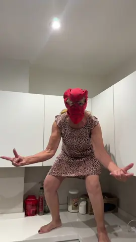 ABUELA LA LA LA LA LAAAAAA
