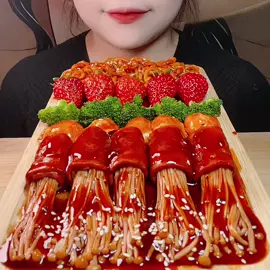 Mì cay ăn cùng dâu tươi siêu đỉnh #mukbang #mukbangeatingshow #mukbangvideo