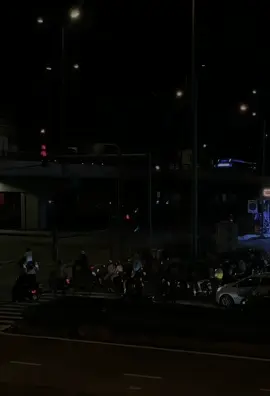 nên chờ hay nên quên...#lyrics #chill #nhactamtrang #xuhuong #trendingvideo #fyp #dinni___yw 