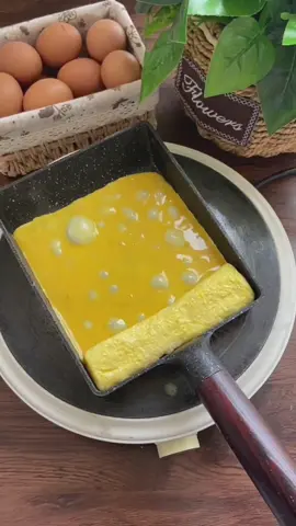 Ang maliit na square frying pan na ito ay napakadaling gamitin para sa paggawa ng mga egg roll#ph #non-stickpan #Eggrolls #Tamagoyaki #Multifunction #pan