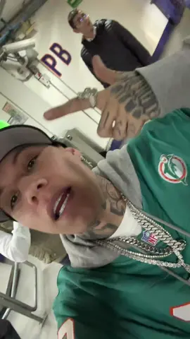 Sigan reproduciendo EL ANGEL QUE TE CUIDA #EAQTC y etiquetenme en sus videos para compartirlos raza 🙌🏻 Esta disponible en todas las plataformas🎶🔥